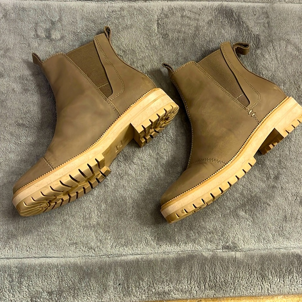 Pull on boots
